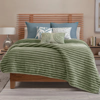 BARILOCHE GREEN COLOR NORDIC REVERSIBLE LIGHT BLANKET SOFTY AND WARM KING SIZE